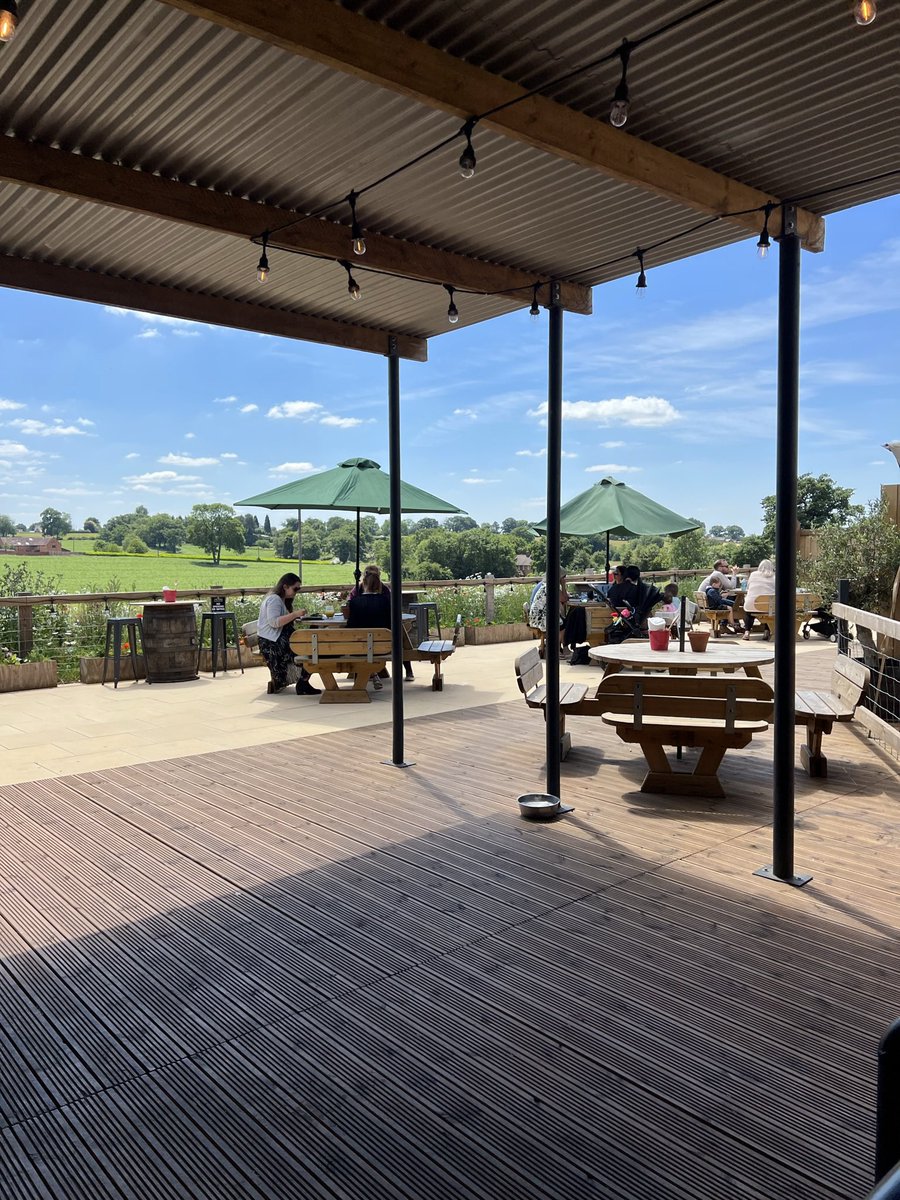 BarnBerryfields's tweet image. Our Garden &amp;amp; Tepee outside seating area reopens on Friday 3rd May 🙌

Streetfood, a full bar and the best views in Warwickshire! See you there ☀️

#food #outsideseating #garden