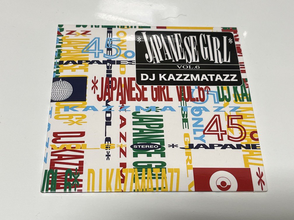 先日ふらっと寄った レコード屋さんで見つけたMixCD DJ KAZZMATAZZさんの JAPANESE GIRL 6 以前Vol.2を聞いて良かったので ゲットしました😇 和物の超絶やさぐれた感じがめちゃいいです😆