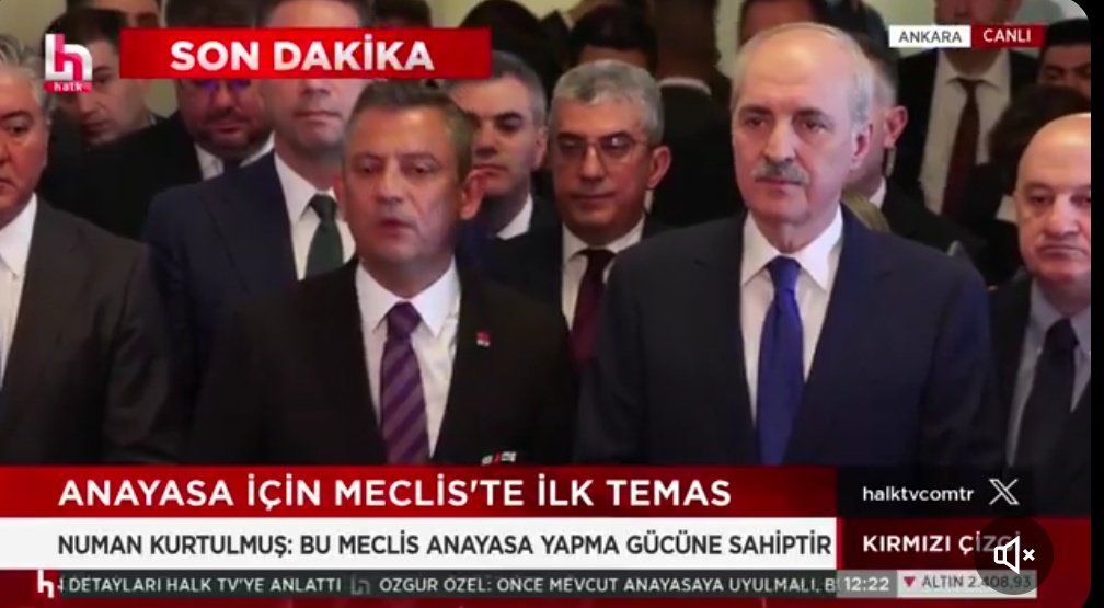 CHP Genel Başkanı Özgür Özel, AK Partili 1921 ekibinin önderi Numan Kurtulmuş ile görüşerek anayasaya uyma sözü şartıyla yeni anayasa hazırlanması konusunda diyalog ve desteğe hazır olduklarını açıkladı.