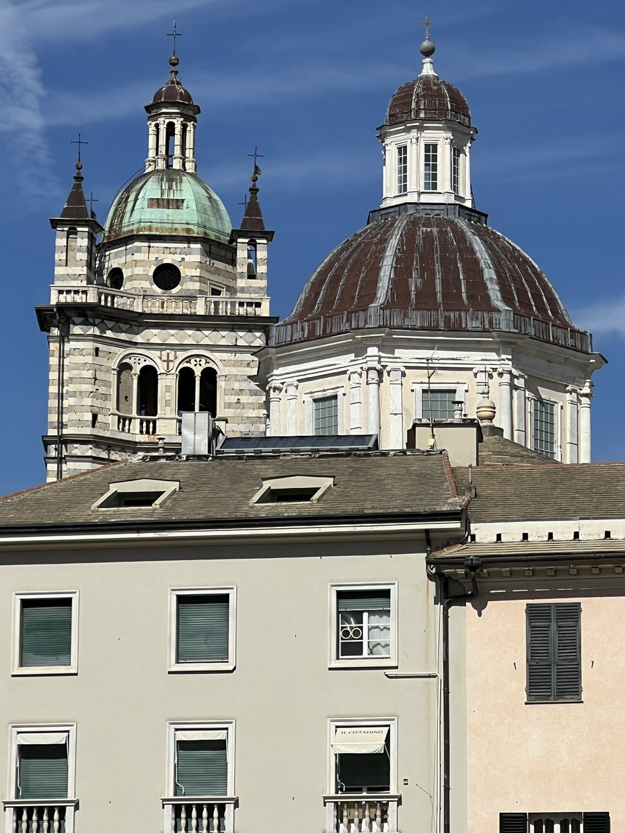 more loveliness from Genoa, its such a great city, really reminded me of Naples, so many beautiful churches

#italy #travel #traveltuesday #contentcreators #bloggerswanted