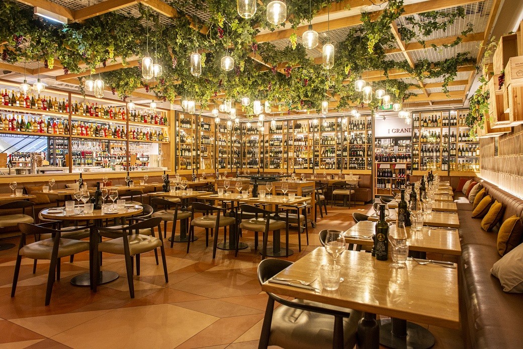 ll y a cinq ans, le Groupe Galeries Lafayette ouvrait officiellement au public les portes de son premier marché italien #EatalyParisMarais, en plein cœur de Paris. 📍