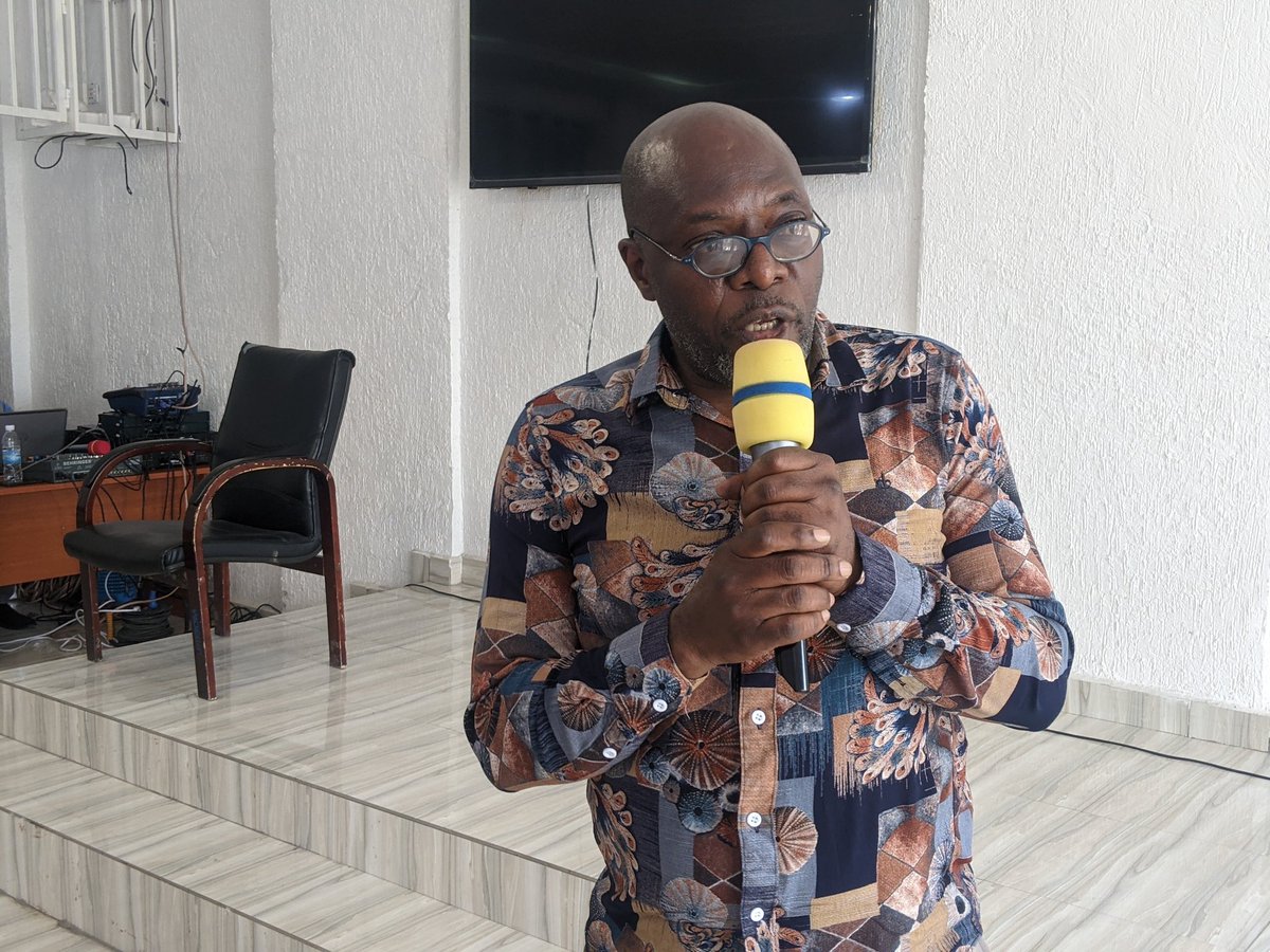 Dans son allocution qui ouvre la célébration de la journée de l'enseignement, le prof CHIMERE MUNGUAKONKWA, représentant du corps scientifique de l'@Unigom_RDC appelle  ses pairs enseignants à sauvegarder l'honneur et la partager comme pilier des valeurs scientifiques.