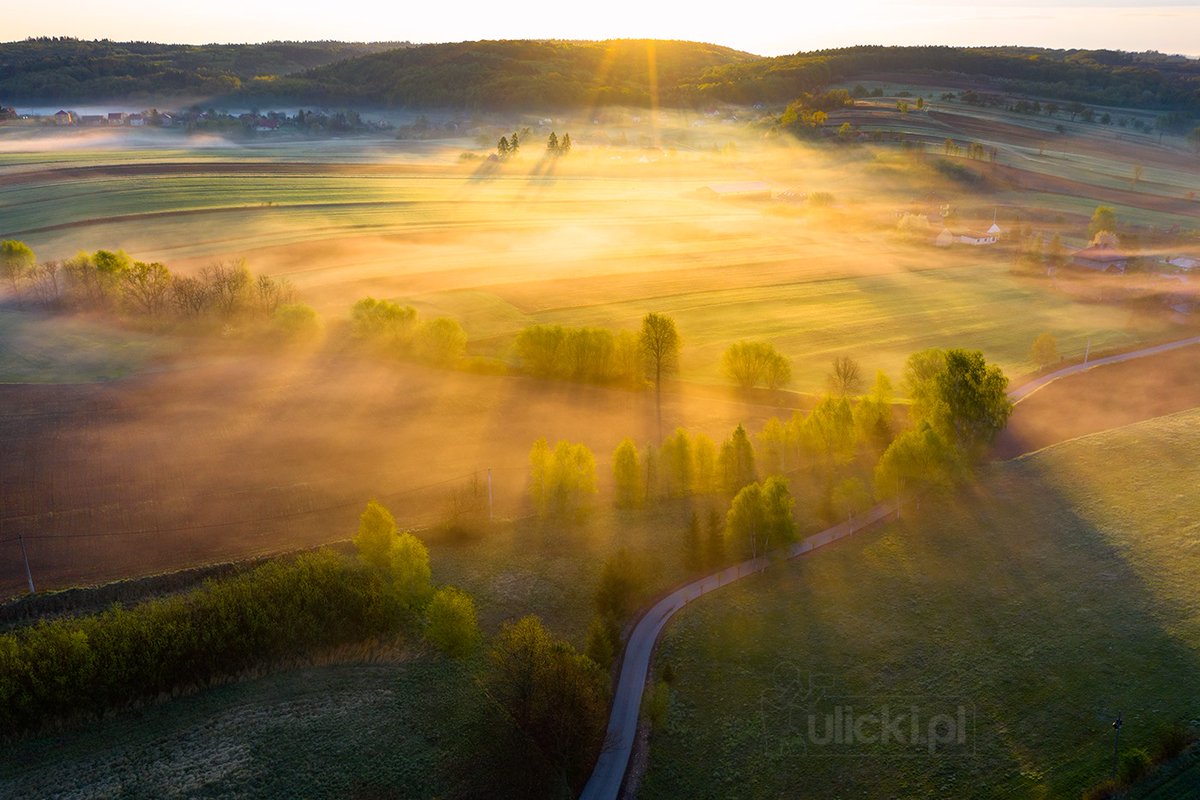 Dzień dobry🥰 Zaczynamy długi majowy weekend. Naładujcie🔋akumulatory. 
📌Wola Więcławska
📸Jan Ulicki
@natgeopl #PolandIsBeautiful @MeteoGrodziec @MeteoprognozaPL @tvnmeteo @PogodaMeteo @IMGWmeteo @klimatyczna @_JooKo #traveling #visitpoland #polskanaweekend #weekend #maj #photo