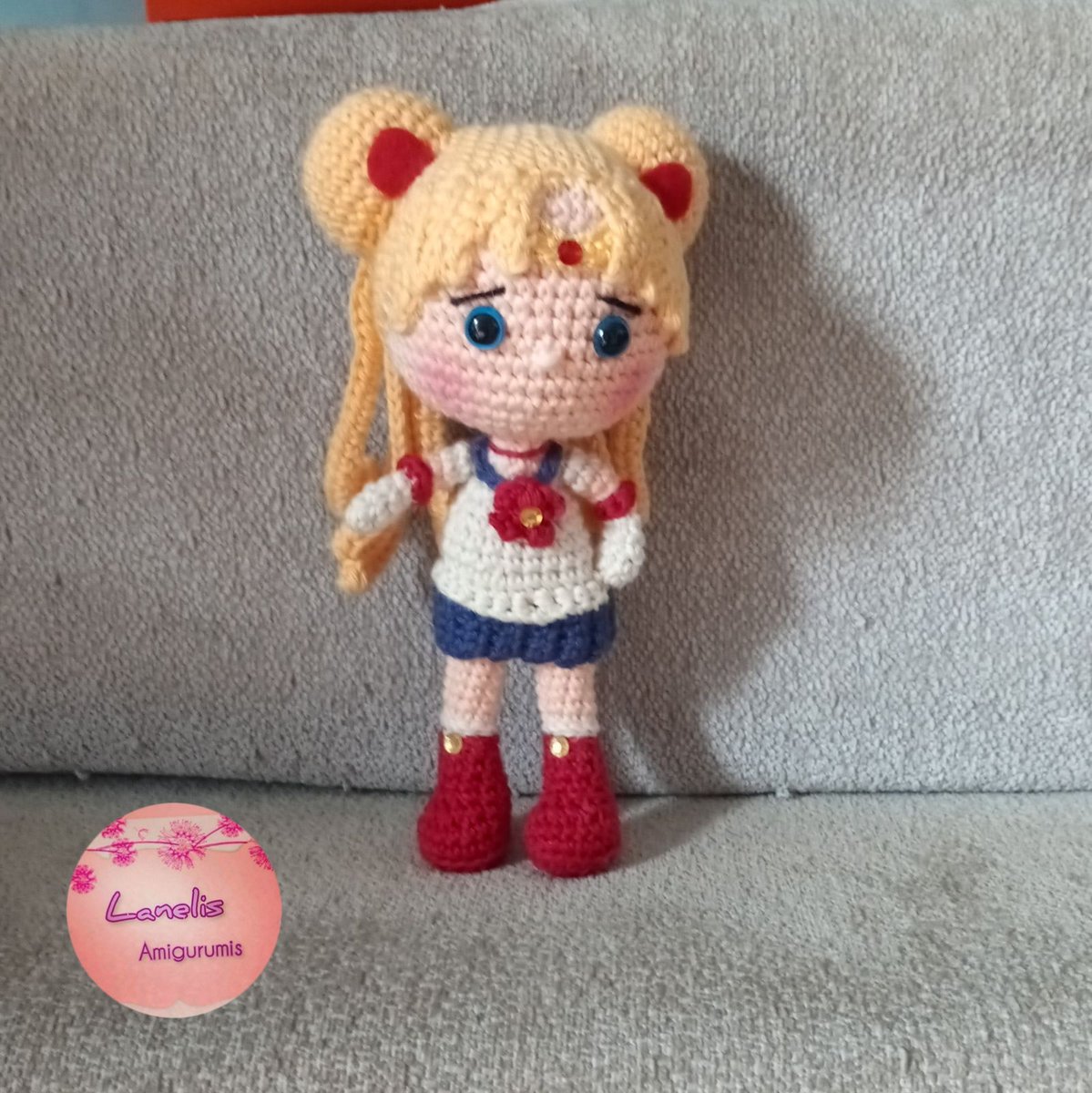 Sailor Moon me trae recuerdos de mi infancia. Una serie que veia con mi hermana, para quien hice esta muñeca. Fue un desafio pero me gustó el resultado 😄 #sailormoon #regalosoriginales #amigurumispersonalizados #amigurumidoll #handmadewithlove #artesanasporelmundo