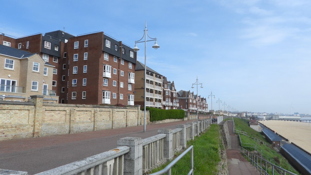 seuneke's tweet photo. My walk in Kirkley Lowestoft this morning.
#lowestoft
#kirkley
#beaches
#piers https://t.co/mLhrHFjGIB