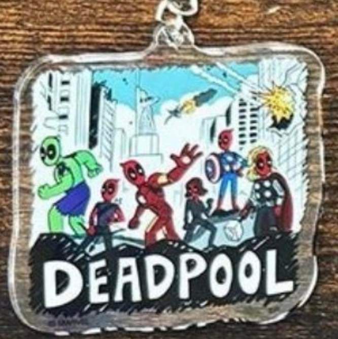 se lanzó nueva mercancía de #Deadpool (por el próximo estreno de #DeadpoolAndWolverine) y esta hace referencia a clásicos de #Disney como #ElReyLeon, #Cenicienta y #LaSirenita; aparte de una pequeña aparición en la primera cinta de #Avengrrs 

fecha de estreno: 25 de Julio