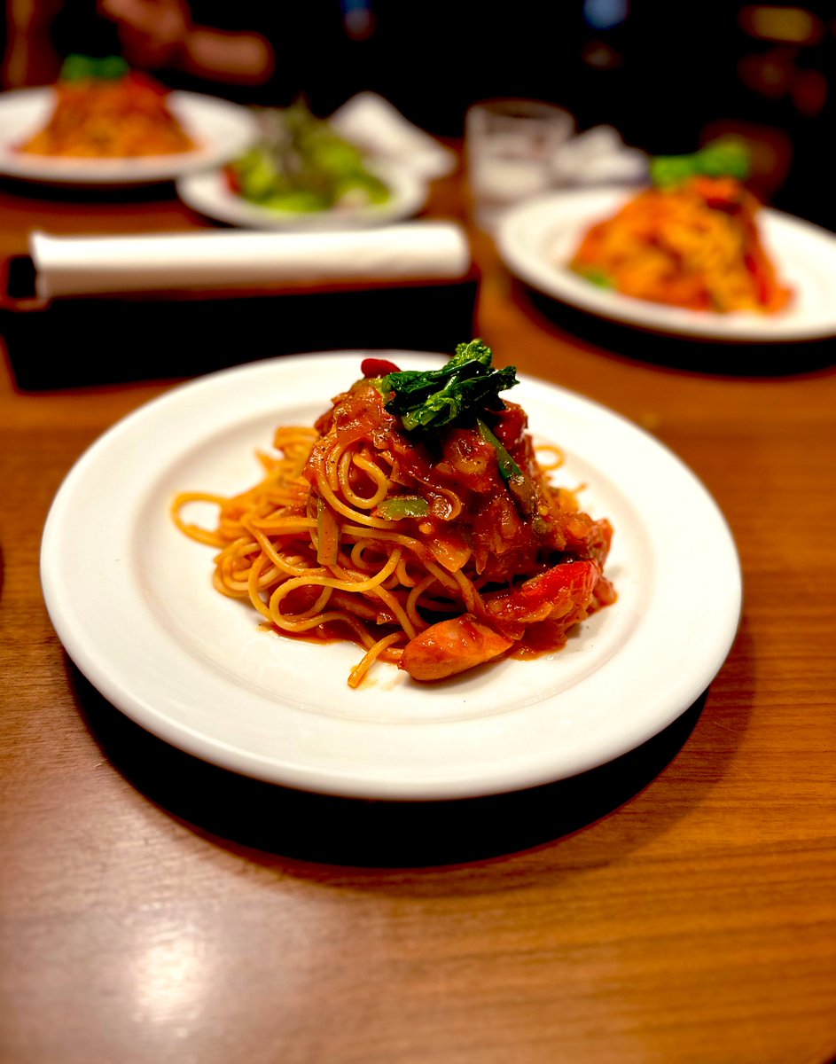 本日のお昼は代官山のTSUTAYAでナポリタンを食べました🥰
トマト味が濃厚で美味しかったです🍅
ともこさんにお料理の写真を上手に撮るコツを教えてもらったので挑戦してみました〜✨

@tomoko_o193🩷 
@harumi_sss🩷
@tinahorseshoe🩷

#代官山蔦屋書店
#ivyplace 
#ナポリタン