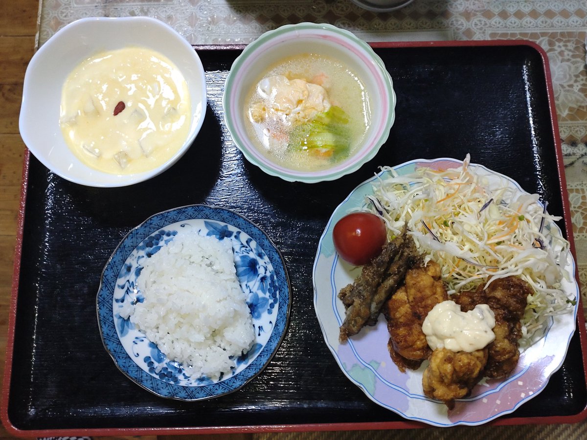 今日の夕食は揚げ物メインです🍤✨
宮崎の #郷土料理 #チキン南蛮 、エビとレタスの卵スープ、マンゴーヨーグルト〜ココナッツ添え　です(*^^*)
#夕食 #食事 #飯 #料理 #手料理 #料理男子 #料理記録 #料理好きな人と繋がりたい #揚げ物 #dinner #cooking #homecooking #japanesefood