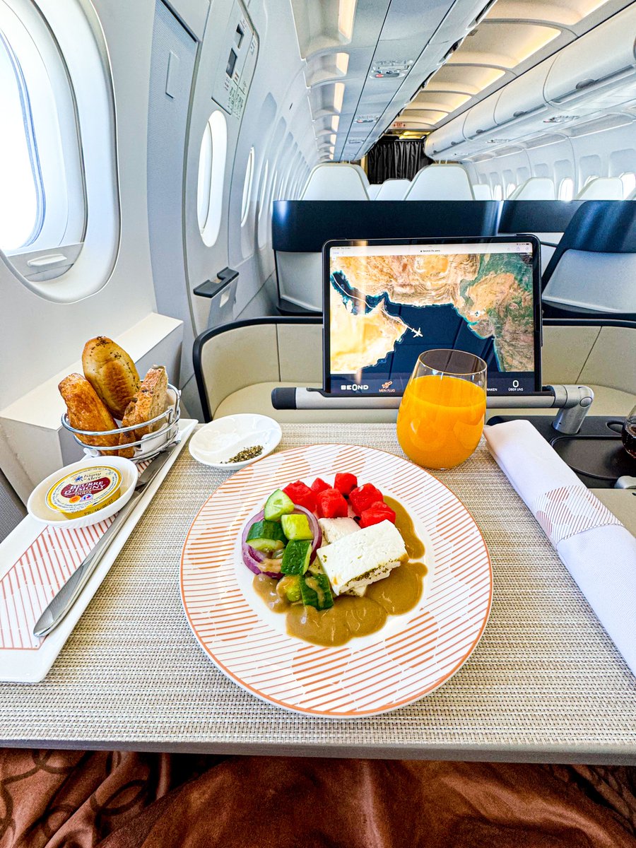 A culinary adventure at 30,000 feet🍴 Elevate your in-flight dining experience with fresh seasonal ingredients and sustainably sourced produce. Pair your gourmet choice with an extensive beverage selection that caters to every taste. #experiencenew #flybeond #experiencebeond