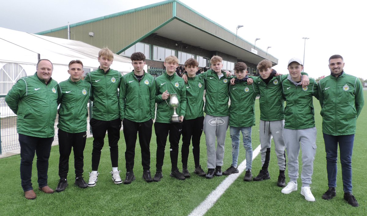 Saturday, we had the pleasure of our u15 Kent FA Merit Youth Cup Champions, showing off their trophy during half time. The team are looking to strengthen, as they move in to u16’s KYL. Any interest, contact Gary. 📱- 07545741583 📧 - gary.gibs@networkrail.co.uk #AUFC #coynab