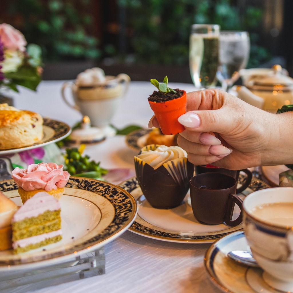 April showers bring May flowers, and our Bubbles & Blooms afternoon tea series is returning on May 19! Enjoy a timeless Ritz-Carlton afternoon tea service set in the beautifully decorated Solarium with savory bites, indulgent sweets, tea and champagne.