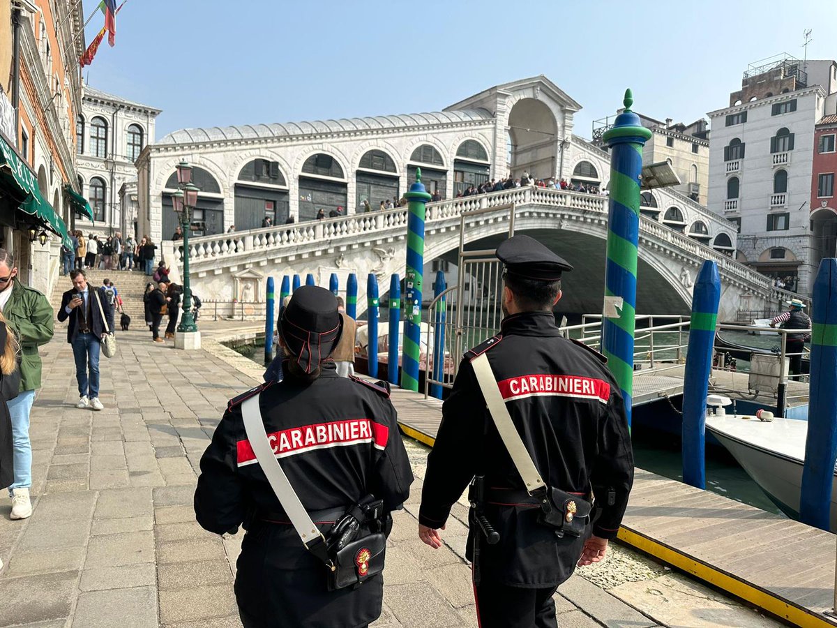 Buongiorno da Venezia (VE)
#PossiamoAiutarvi #Carabinieri #ForzeArmate #Difesa #13maggio
