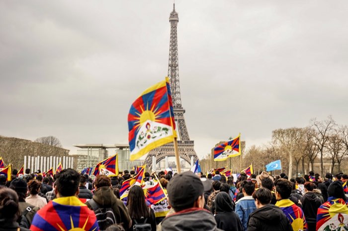 Next week, #Xi Jinping will arrive in #Paris, his first trip to Europe since the pandemic/ in five years. Tibetans will be there to give him the reception he deserves, rejecting his occupation and his brutal abuses.‼️