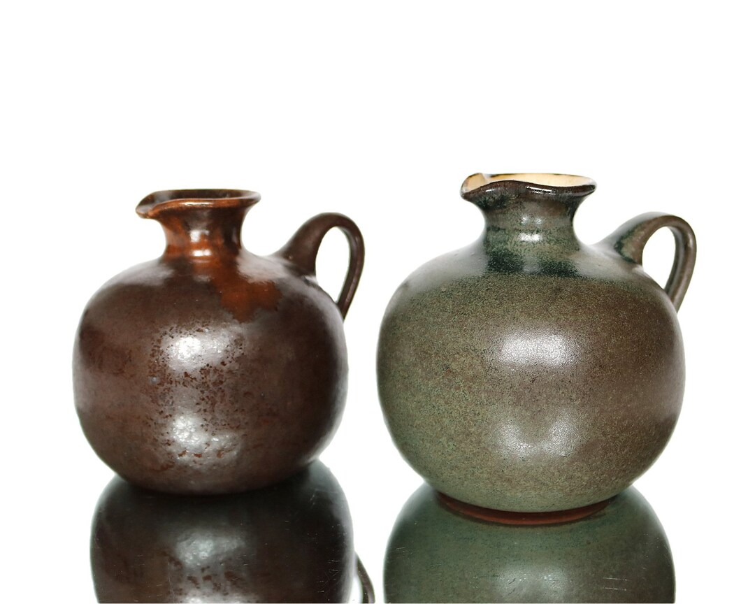 Small Ceramic Vase by LavaHaus dlvr.it/T6Cy26 #etsyshop #FestiveEtsyFinds #westgermanpottery