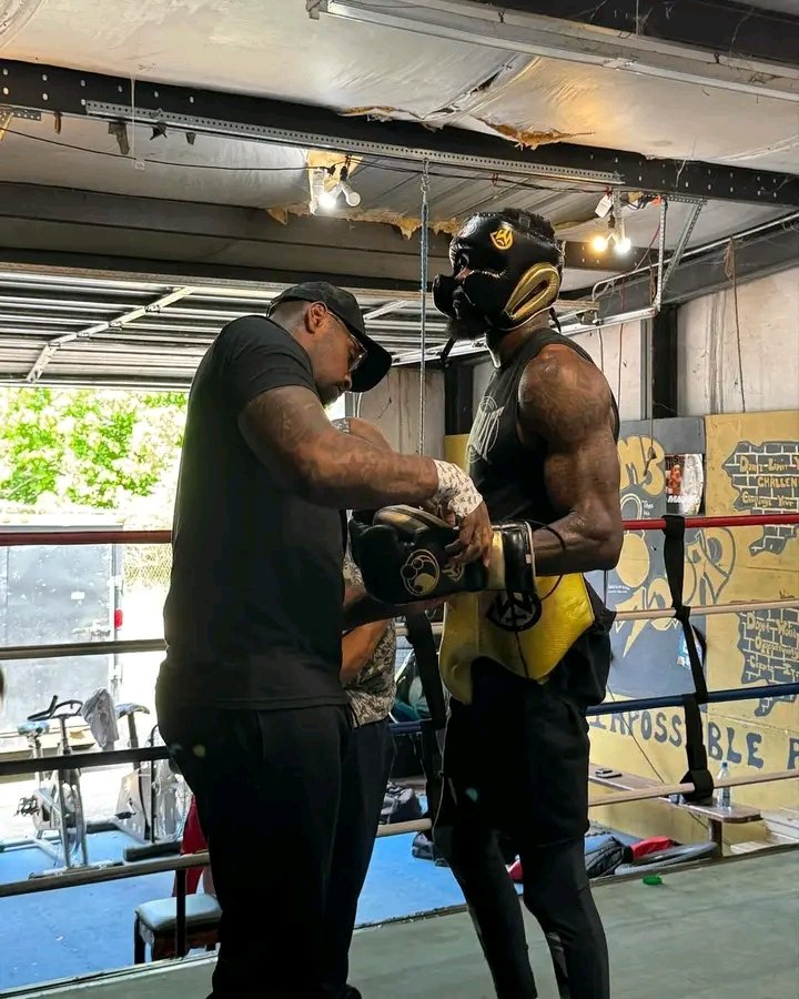 OdeniyiAbiodun's tweet image. 🥊 Deontay Wilder: “I NEEDED THAT HURT!!!🥰🥰

It's A Magical feeling how pain makes you refocus!
No more Mr. Nice Guy!
#BombZquad #TilThisDay” 
Davido and Wizkid