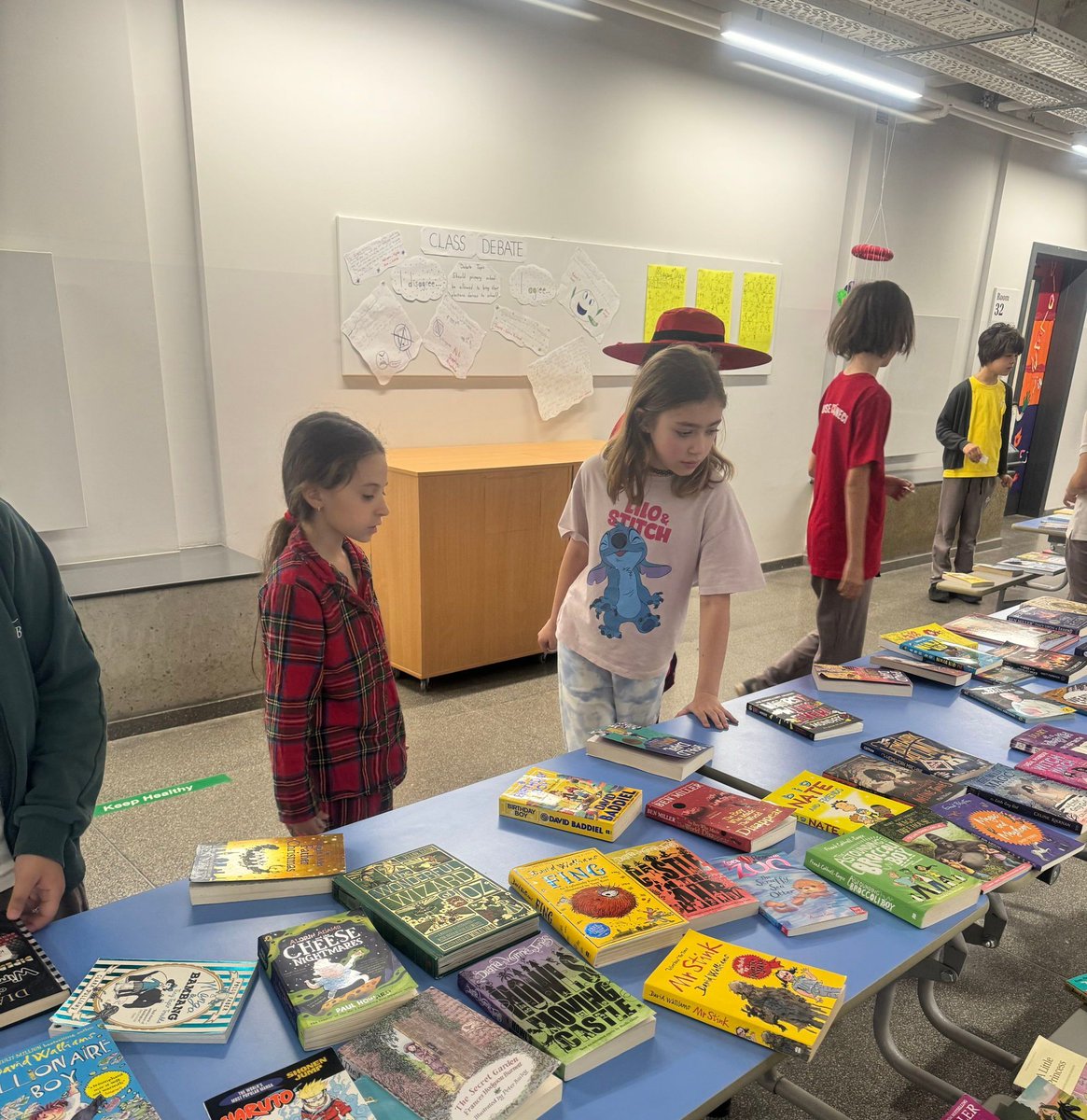 📚✨ Our annual book swap was a huge success this year, with over 800 books exchanged between students from Year 1 to Year 9!#ProudtobeCSB #CSBLovestoRead #BookSwap #ReadingisFun