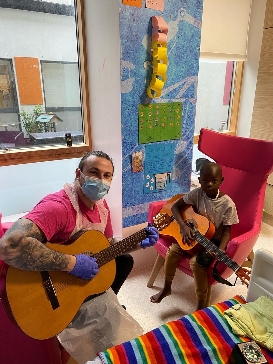 We've been continuing our Music on the Wards with some guitar lessons from Family Support Worker, Ryan! 🎸 Ryan has been teaching some of the children in the hospital to play to bring some fun to the wards. We're excited to see what other musical endeavours are to come! 💚