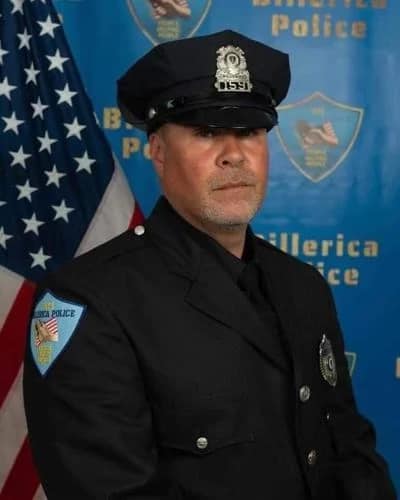 On Friday,, the  community suffered a heartbreaking loss with the line of duty death of @BillericaPD  Sgt. Ian Taylor. His tragic death has left behind a grieving family.
@100clubmass  we promise to stand with the Taylor family through the years to come. 100clubmass.org/donate
