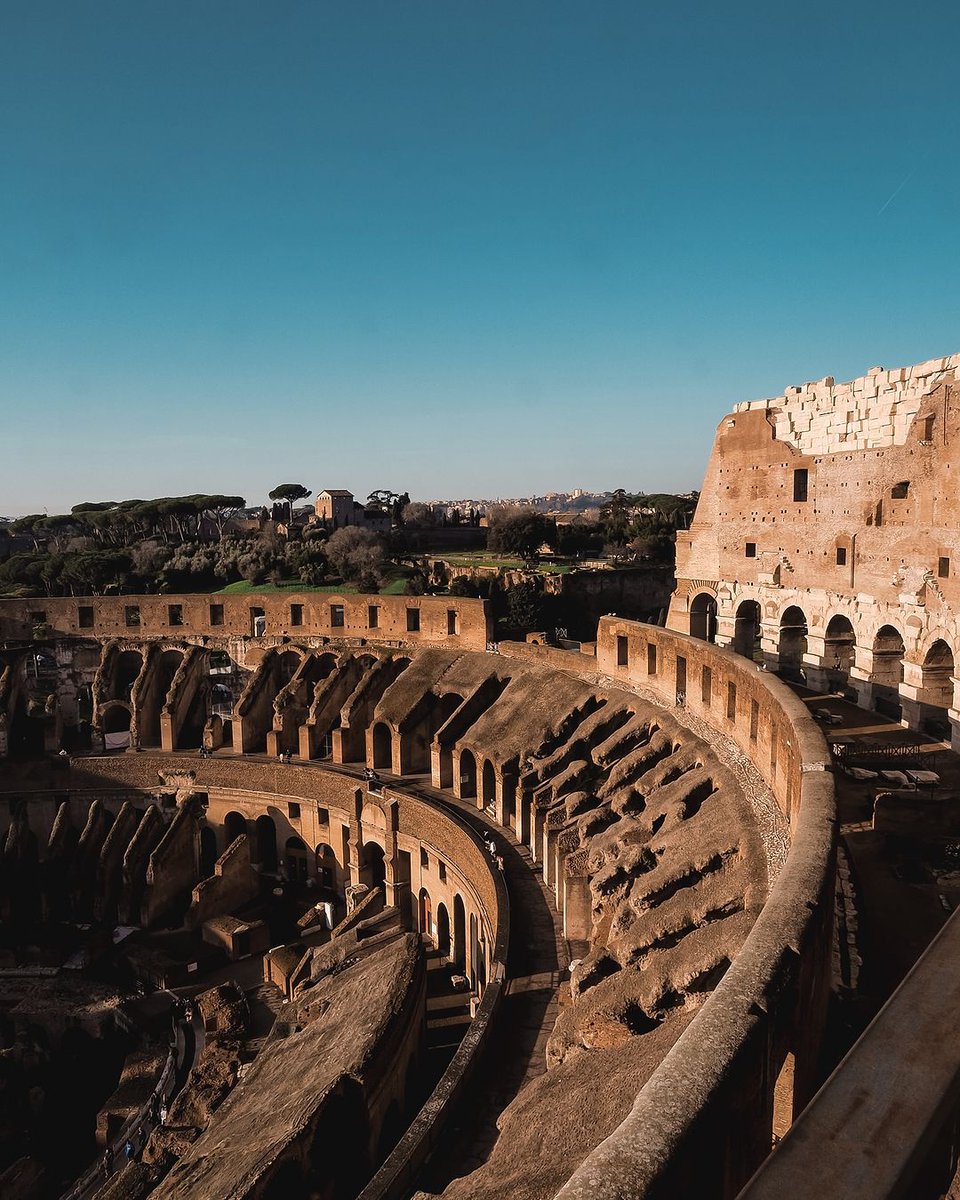 #BuongiornoRoma Credit: instagram.com/p/C6QYJINtBa6/ - Colosseo
