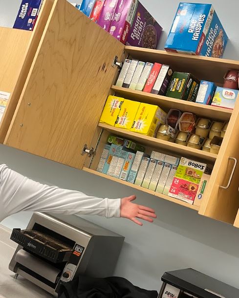 Students and staff at DSBN Academy stepped into the spotlight earlier this month with their original musical production: Robynn in the Hood! ✨👏 Thanks to the support from the community, the musical raised over $750 in donations towards the school’s breakfast program! 🙏💙