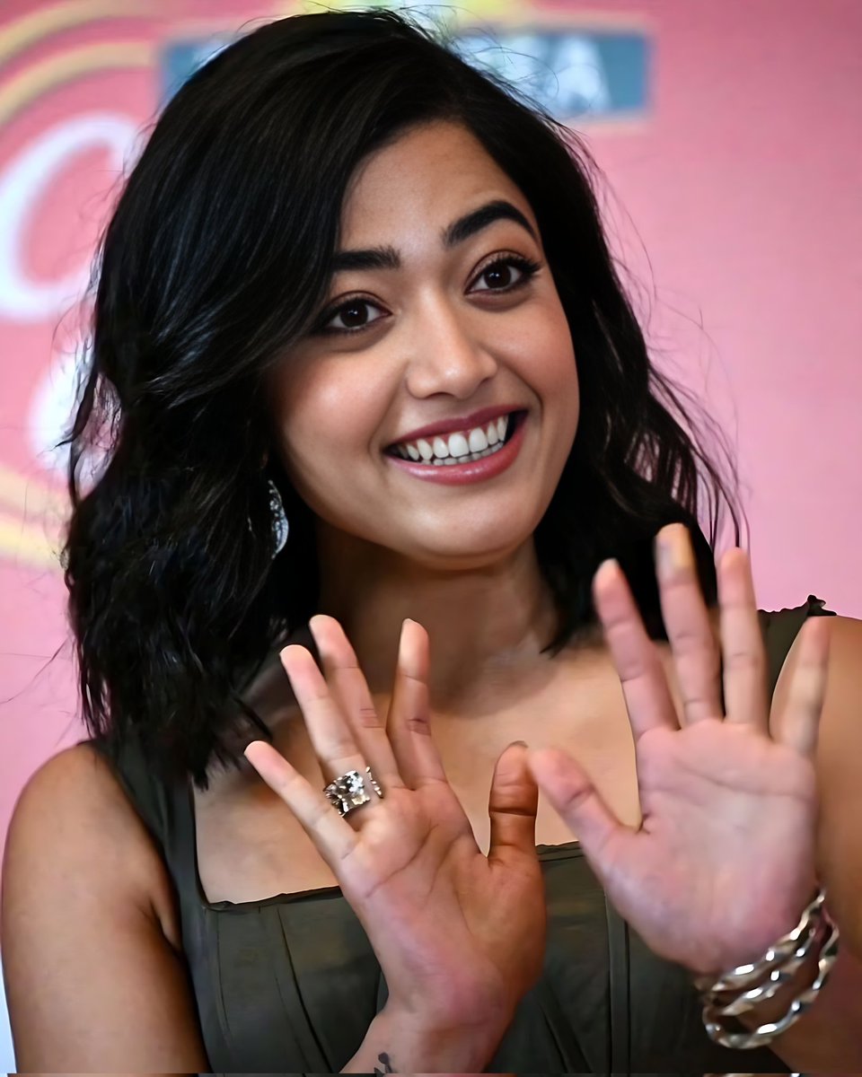 Cutiepie ❤️ Her expressions are enough to steal our hearts 💖 @iamRashmika #RashmikaMandanna