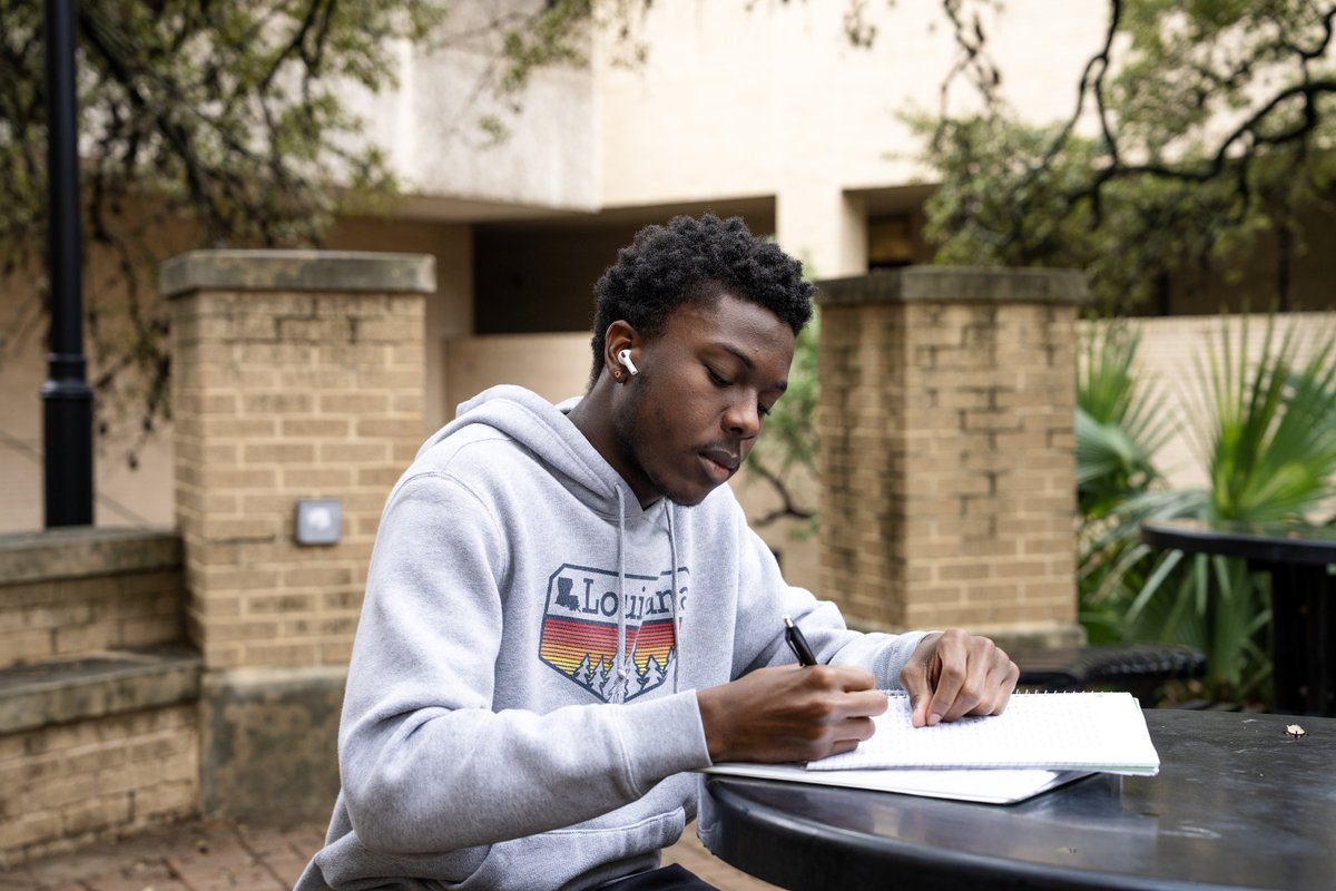 Friendly reminder: It's #TXST final szn! Follow these tips to finish off the semester strong: Double-check your final exam schedules ✔️ Get a good night’s rest😴 Eat healthy for good energy 🍽️ Don't cram 🧠 Check out the spring final exam schedule: ow.ly/m2PM50NLOtR
