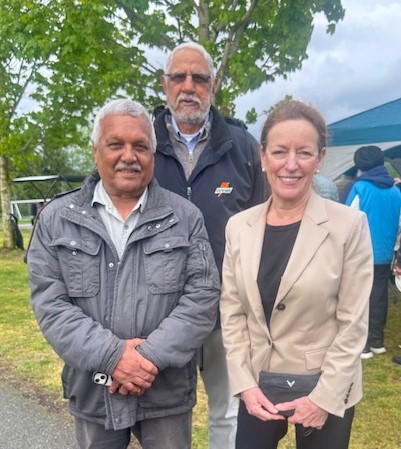 A community meeting of Chimney Heights residents gave me a chance to meet new & old friends to hear their concerns in this rapidly expanding area. It took place in the Chimney Heights Park in the heart of #OurSurrey. Great weather. Great conversations. Thanks @gurbuxsaini1