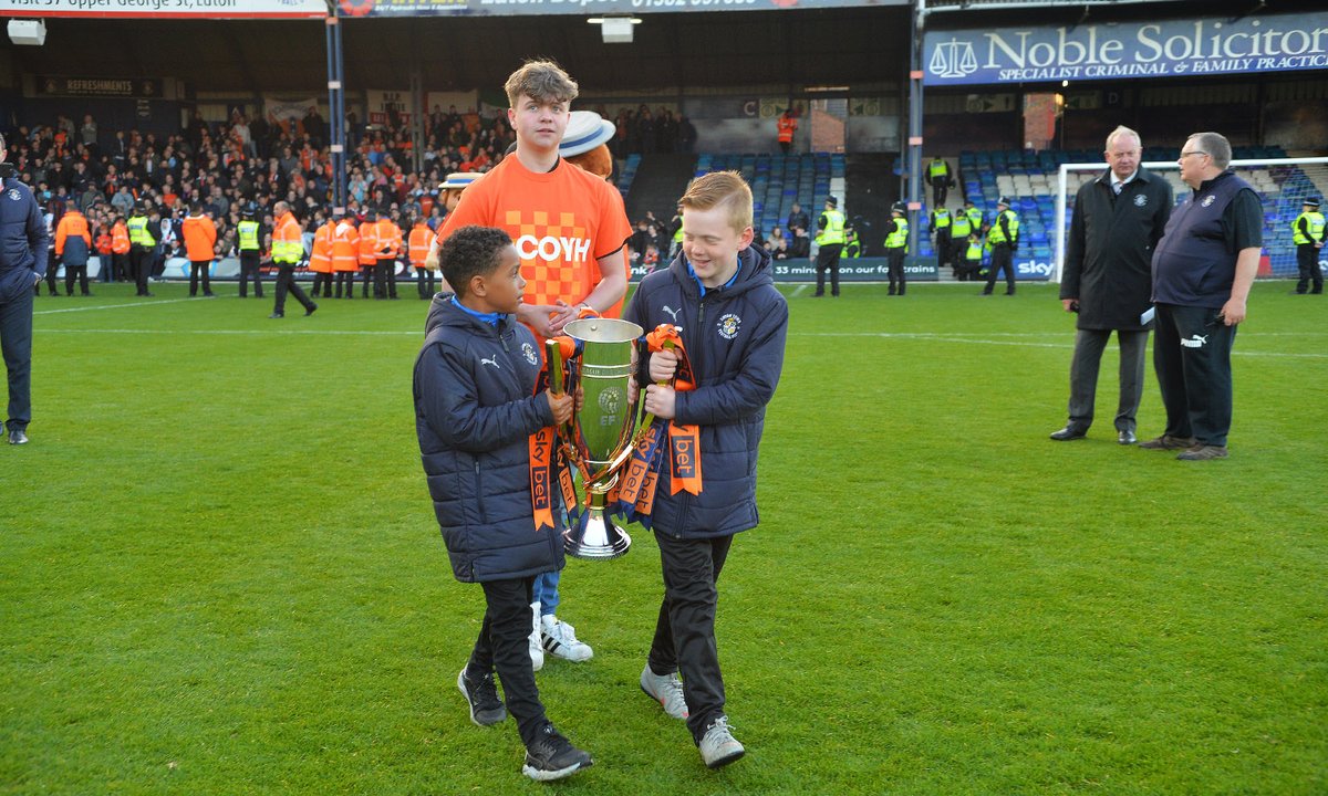 @LutonTown @PellyRuddock In The Kenny watching our son escort the trophy onto the pitch. What a day!