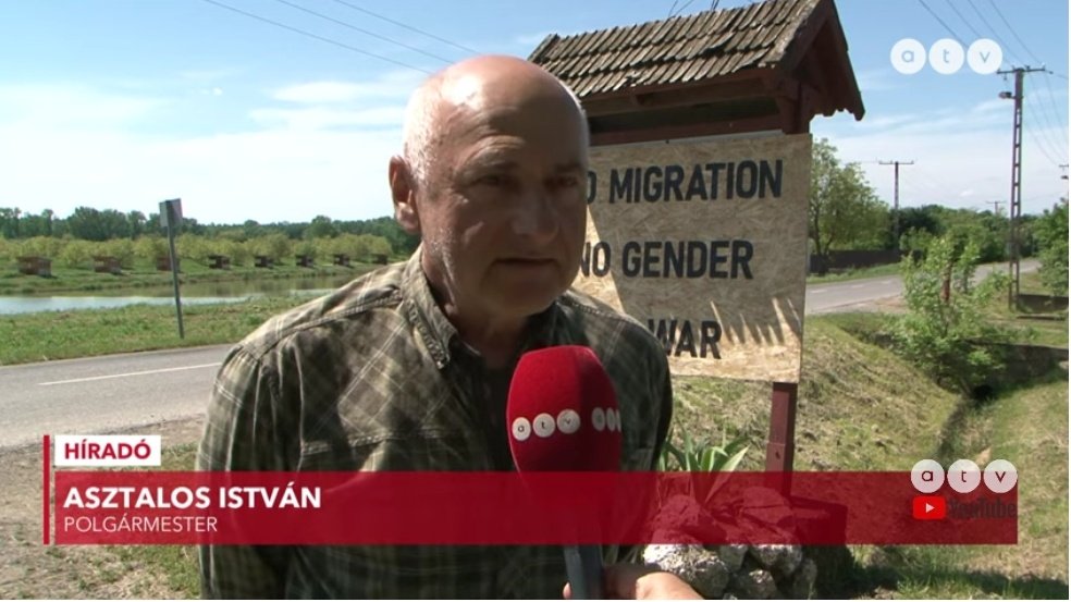 Hungarian village mayor at Hungarian-Ukrainian border hangs up Orbán's English election motto as a greeting sign. He says all of the village agrees with 'No migration, no gender, no war!', and everyone visiting should be aware of where they just arrived.