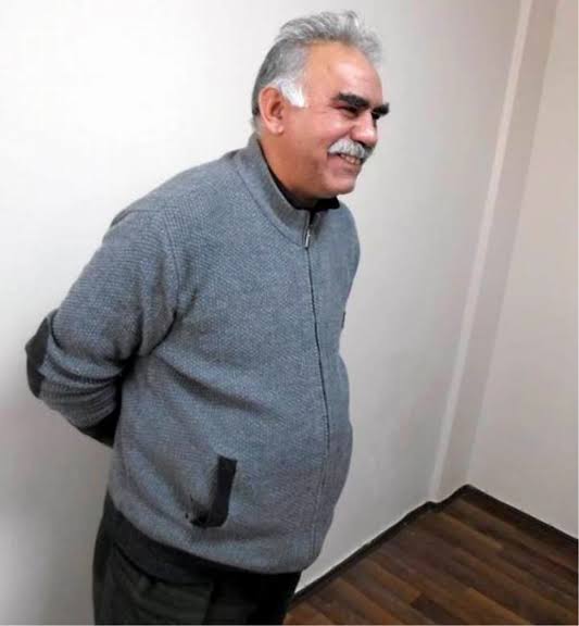 Adalet Bakanlığı, İmralı Cezaevi'nde bulunan PKK terör örgütü elebaşı Abdullah Öcalan'ın avukatları ve yakınlarıyla görüşebildiğini açıkladı.