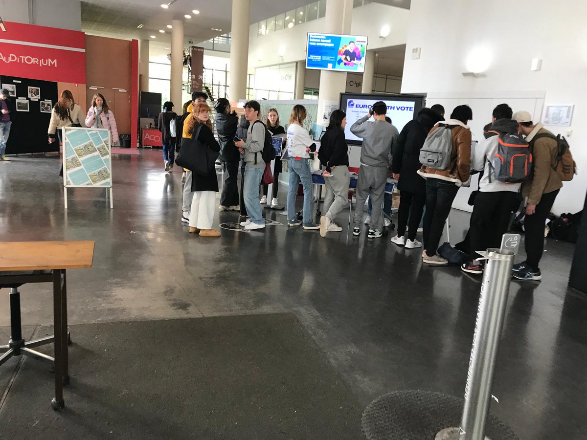 Le <a href="/MouvementEuro78/">Mouvement Européen - Yvelines</a> participe à European Break de euroyouthvote.com , un projet de 5 étudiants en droit international de l'université VSQL pour sensibiliser les #jeunes aux questions 🇪🇺 et à #EE2024.  RDV sur leur site. Le projet rencontré un vif succès.  <a href="/europepourdebon/">L'Europe pour de bon !</a>
