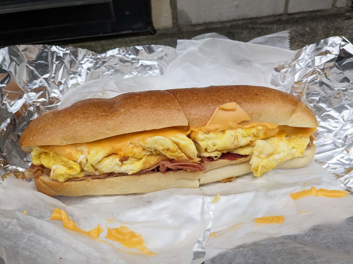 Where to get some big, big sandwiches, including this steroidal BEC. ny.eater.com/2024/4/29/2414… via @EaterNY