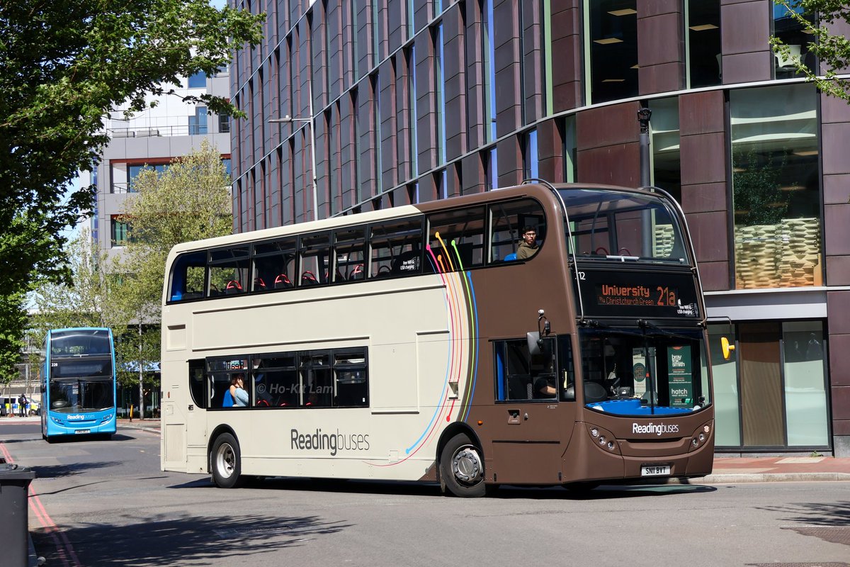 Finally managed a decent snap of Reading Buses' newest livery in the sun this afternoon. 212 (SN11BVT) is pictured turning onto Valpy Street with its brown & cream livery as it headed for the University of Reading, Whiteknights Campus on the 21a.