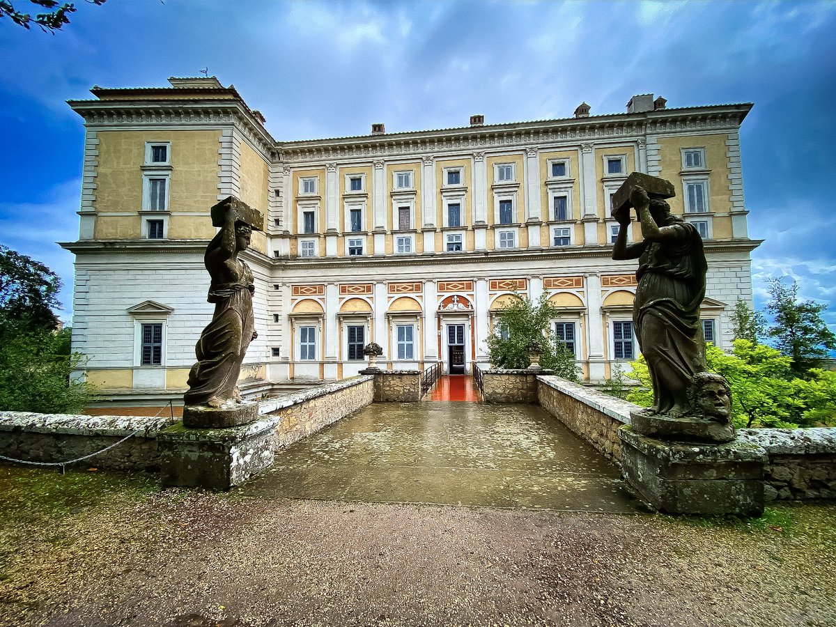 Rimetto anche l'ultima via #Caprarola palazzo Farnese il retro con le stanze sul giardino

Repertorio personale recente