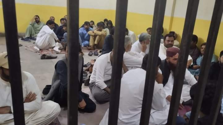 حوالات بند کسان ہیں جو اناج پروائڈ کرتے اور جیلوں سزا بھی برداشت کرتے ہیں