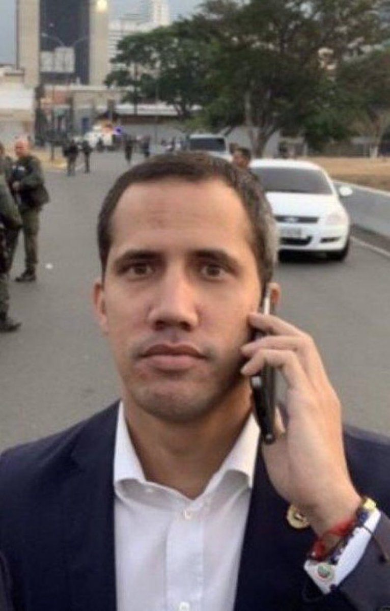 #Efemerides Hoy se cumplen 5 años del cese de la usurpación, que anunciara nuestro héroe y prócer, el profesor Juan Guaidó desde el distribuidor Altamira. Le debemos tanto por haber conseguido nuestra libertad que me quedo corto en elogios. Saludos, bendiciones y 5 salmos.