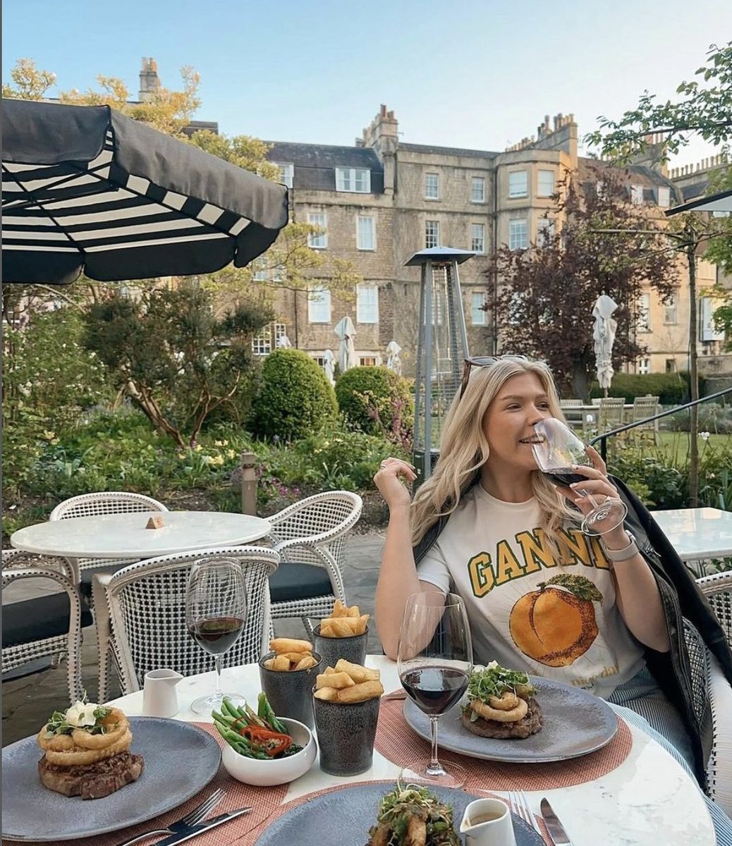 Spend the evening with friends at Montagu's Mews 🥂 It is the perfect place to relax, unwind and have a catch up whilst enjoying our idyllic gardens 🌿

#bath #visitbath #bathuk #bathrestaurant