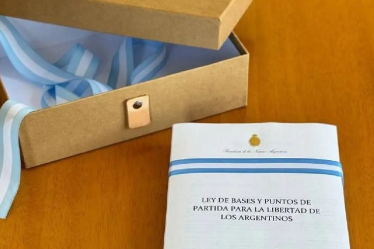 🏛️ | HILO DE LAS VOTACIONES EN PARTICULAR DE LA 'LEY DE BASES Y PUNTOS DE PARTIDA PARA LA LIBERTAD DE LOS ARGENTINOS'