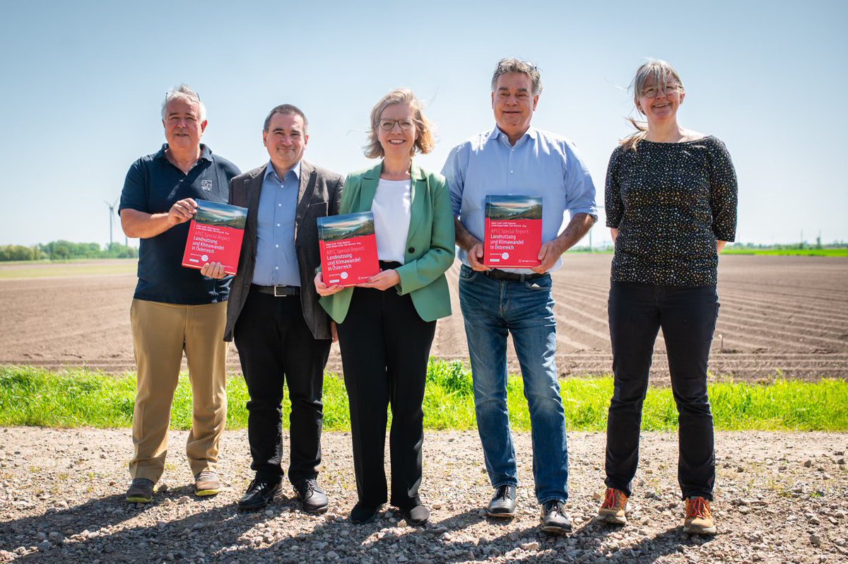 Das renommierte Austrian Panel on Climate Change #APCC hat in einem aktuellen Bericht die #Landnutzung in Österreich untersucht. Der Bericht zeigt klar auf: Die massive Zerstörung wertvoller Böden bedroht unsere Ernährungssicherheit. (1/3)