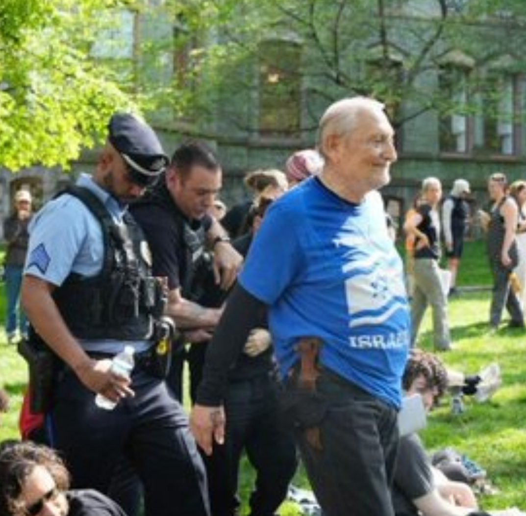 🚨 ARRESTED: A man who brought a knife to a “Seder in the Streets” event at @Penn was apprehended by police

Can anyone identify him?