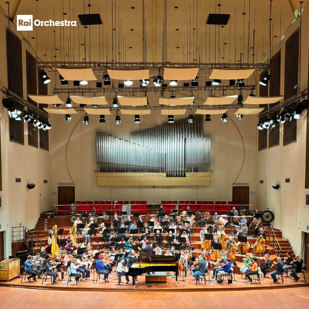 L’OSN Rai guidata dal Direttore @MaestroTrevino durante le prove per il concerto del 2/05 ore 20.30 presso l’Auditorium Rai “Arturo Toscanini” insieme alla pianista #YuliannaAvdeeva. Replica 3/05 ore 20 con diretta @Radio3tweet e live streaming @RaiPlay. bit.ly/OSNbiglietti