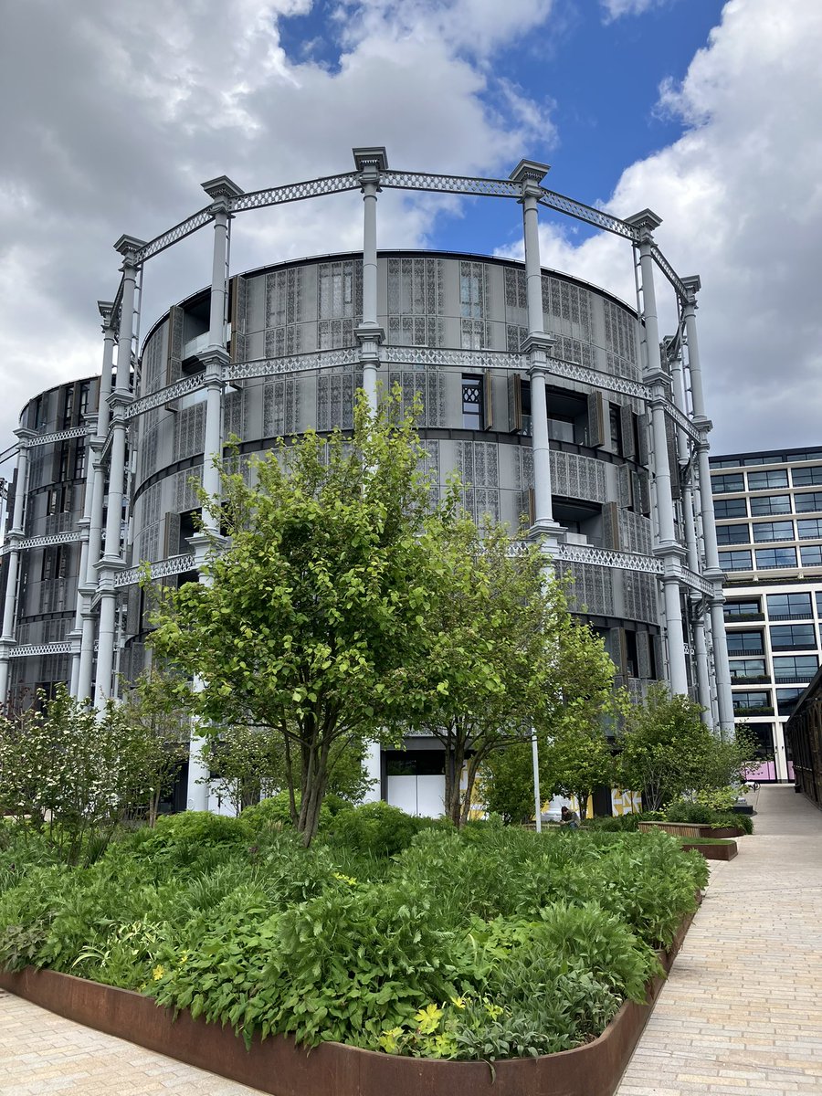 Living in old gas holder frames feels a bit like peak #regeneration. Interesting transformation of the area behind Kings Cross though. #geographyteacher #changingplaces