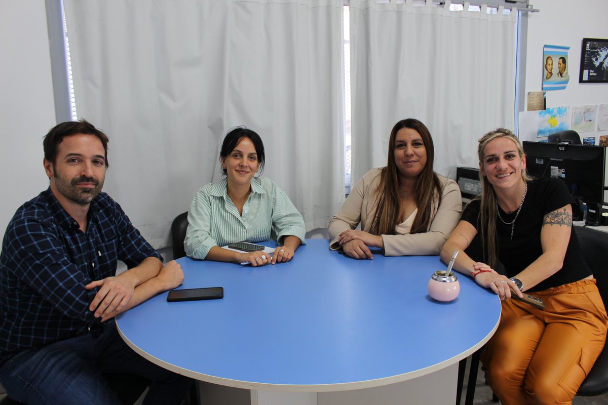 Encuentro con la Dirección de Asistencia a Mujeres, Géneros y Diversidad de Lomas de Zamora 📌 La Secretaría de Bienestar Universitario busca coordinar acciones en materia de formación y acceso a la justicia para la comunidad universitaria. 🔗 + Info: tinyurl.com/ynsxz4rh