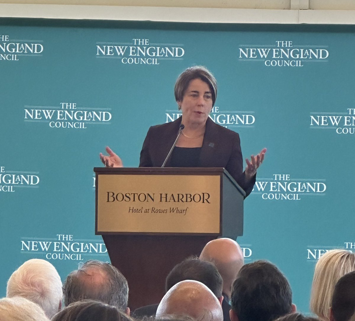 It’s a packed room at the @NECouncil breakfast with @MassGovernor Maura Healey. Looking forward to her remarks.