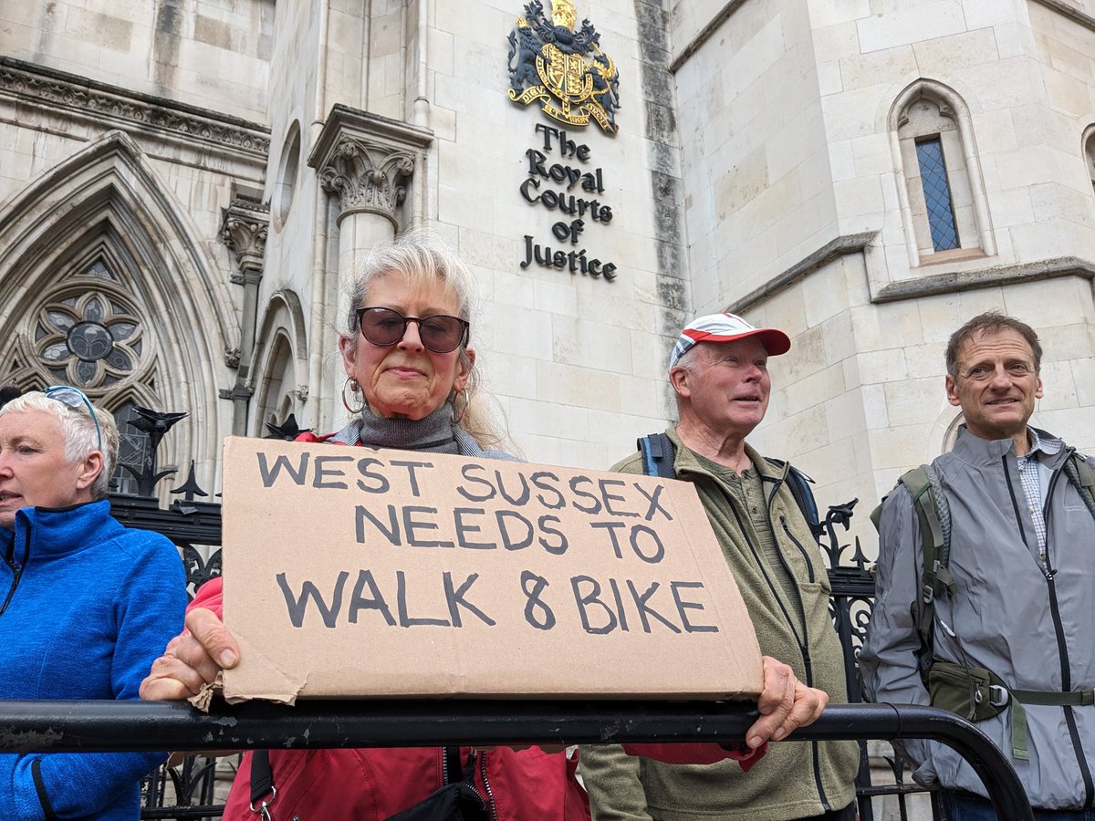 Thanks to Kay from Arundel who came up to #London to support @TransportActio2's legal challenge of the Government's cuts to walking, wheeling & cycling #FundHealthyTravel crowdjustice.com/case/stop-the-…