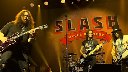 Watch: WOLFGANG VAN HALEN Joins SLASH FEATURING MYLES KENNEDY & THE CONSPIRATORS For 'Highway To Hell' Cover -  planetsixstring.com/watch-wolfgang…  - #guitar #music - 
MAMMOTH WVH frontman Wolfgang Van Halen joined SLASH FEATURING MYLES KENNEDY & THE CONSPIRATORS on stage last night (Mo...