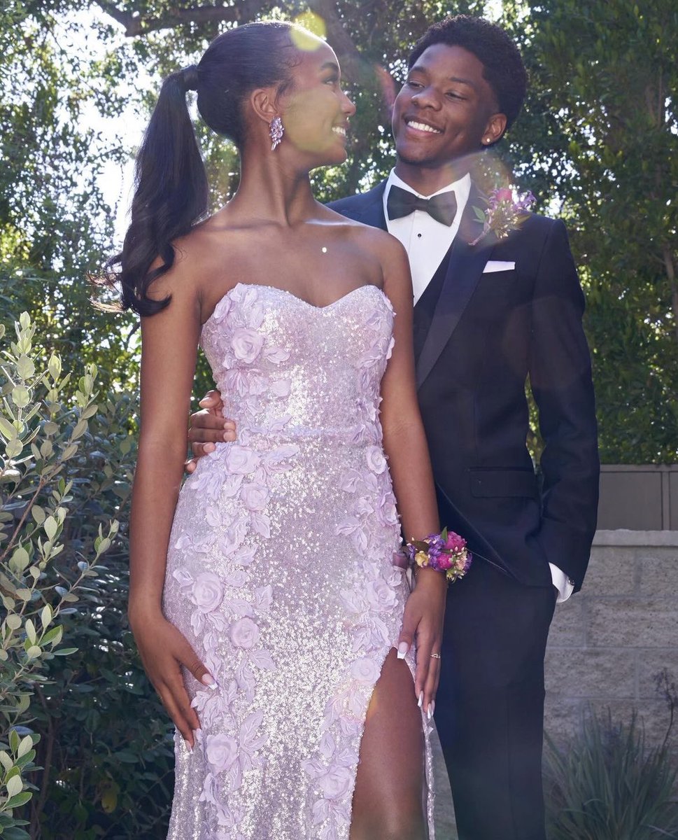 BlockTopickz's tweet photo. Diddy’s daughter Chance goes to prom with Chloe &amp; Halle Bailey’s brother, Branson https://t.co/MEe0qmdSjx