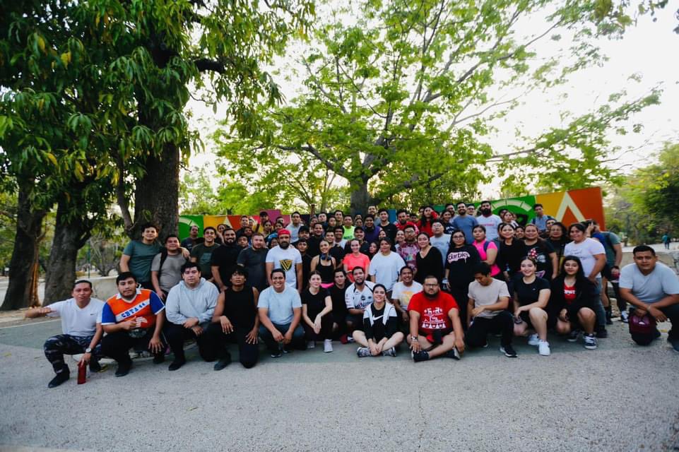 TorresAngelC's tweet photo. Empezamos este maravilloso día corriendo en Caña Hueca con mis amigas y amigos jóvenes orgullosamente tuxtlecos. Es tiempo de la juventud y de crear espacios culturales, deportivos ¡Vamos a lograrlo con compromiso, trabajo y amor por Tuxtla!
.
 #YaArrancamos #Compromiso #Trabajo #AmorporTuxtla #Tuxtlaconmásdeporte #SigamosHaciendoHistoria #4T