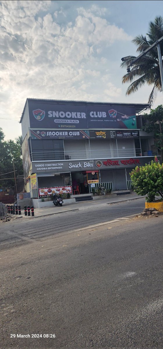 @PCMCSarathi @shekhardalal आयुक्त साहेब ह क्षेत्रीय कार्यालय हद्दीत snooker club मध्ये कधी येणार आहात आपण ? माजी नगरसेवकाचा दाजी अनधिकृत बांधकाम करून मोठ्या प्रमाणात व्यवसाय सुरू करतो तेही तुमच्याच आशीर्वादाने ? मग गोर गरीबांचे हातगाड्या उचलताना लाज वाटत नाही का? यावर कारवाई कधी?