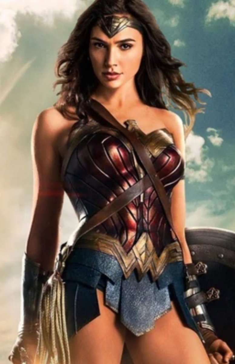 Ela que é mãe de quatro meninas. Uma das atrizes mais bem pagas e estando entre as 100 pessoas mais influentes do mundo. Atriz e ativista. Faixa preta em Krav Magá. Fabricada em Israel. Feliz aniversário, @GalGadot!